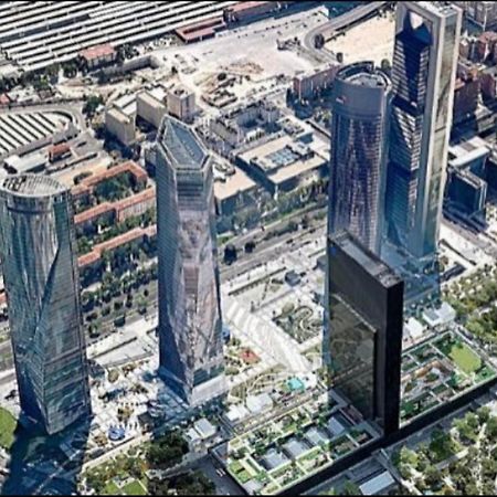 De Frente A 4 Torres, Habitacion Con Bano Hotel Madrid Exterior photo